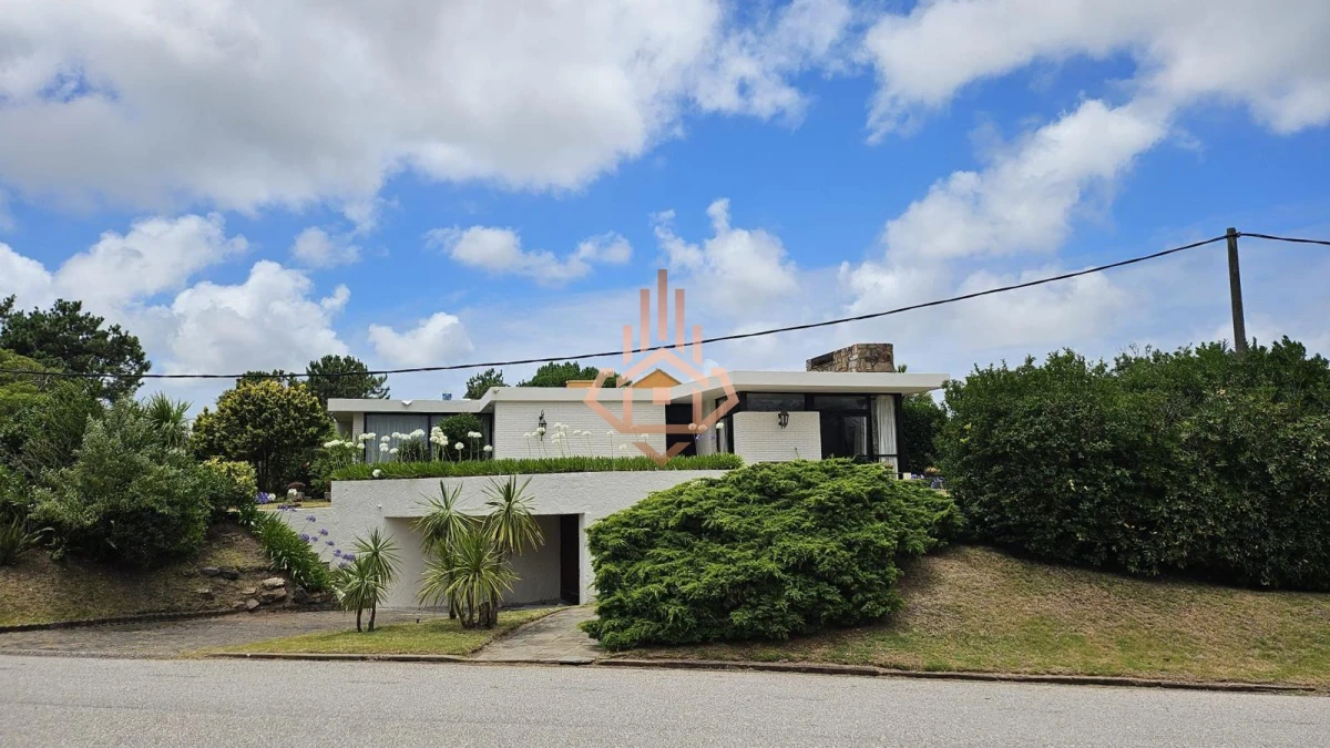 Casa exclusiva en Punta del Este - Playa Mansa