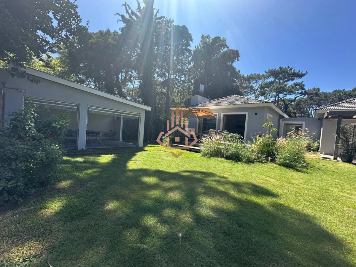 Se alquila Hermosa casa de r dormitorios con piscina - Foto 1
