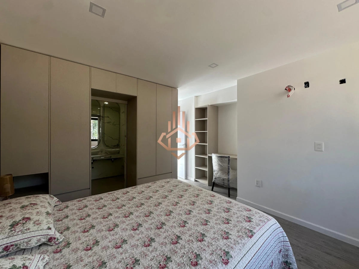 Residencia de Lujo en Barrio Privado de Solanas: Confort, Privacidad y Estilo Todo el Año