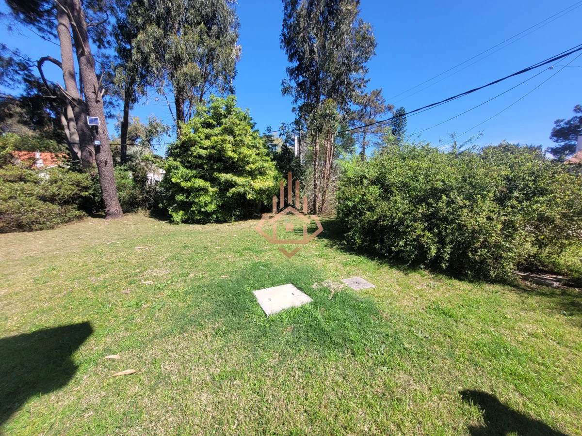 Venta de casa en Pinares terreno esquinero con gran potencial