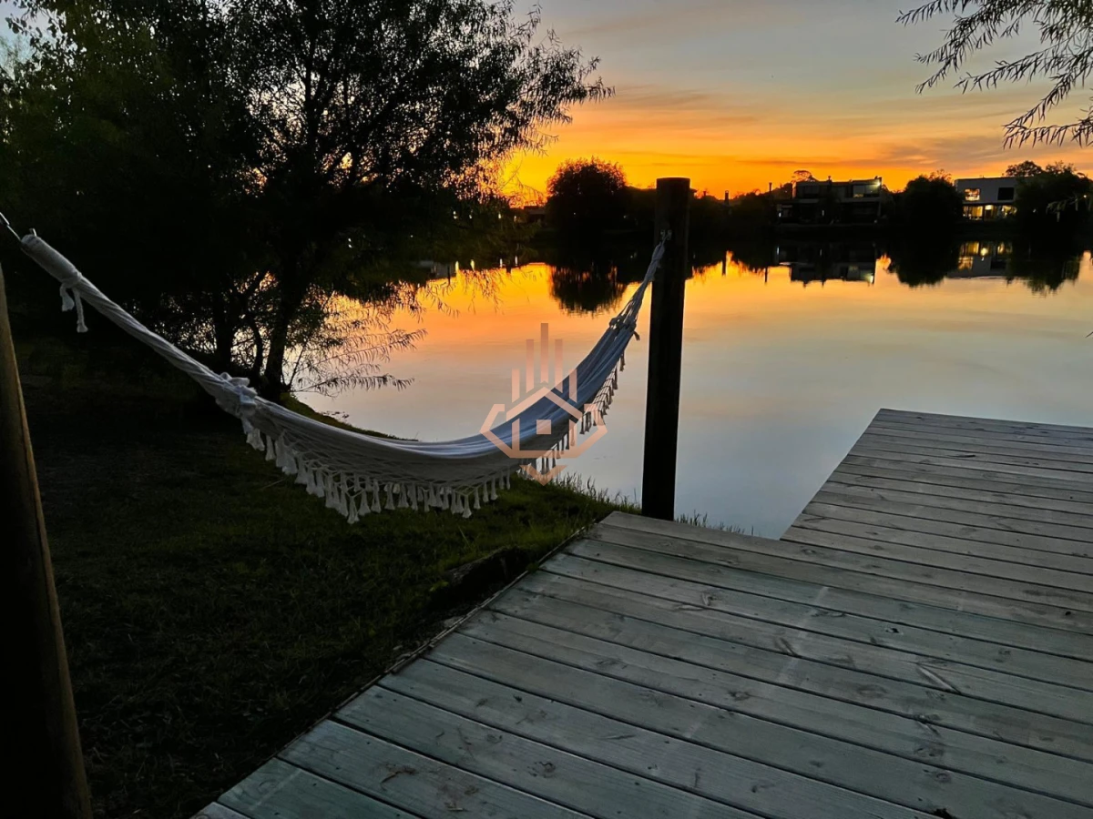 Venta de Espectacular Casa de 4 Dormitorios en Viñedos de la Tahona