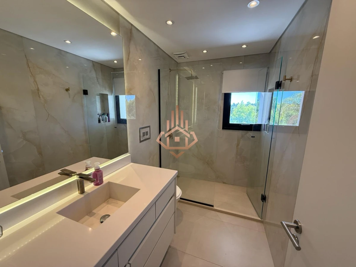 Venta de Espectacular Casa de 4 Dormitorios en Viñedos de la Tahona