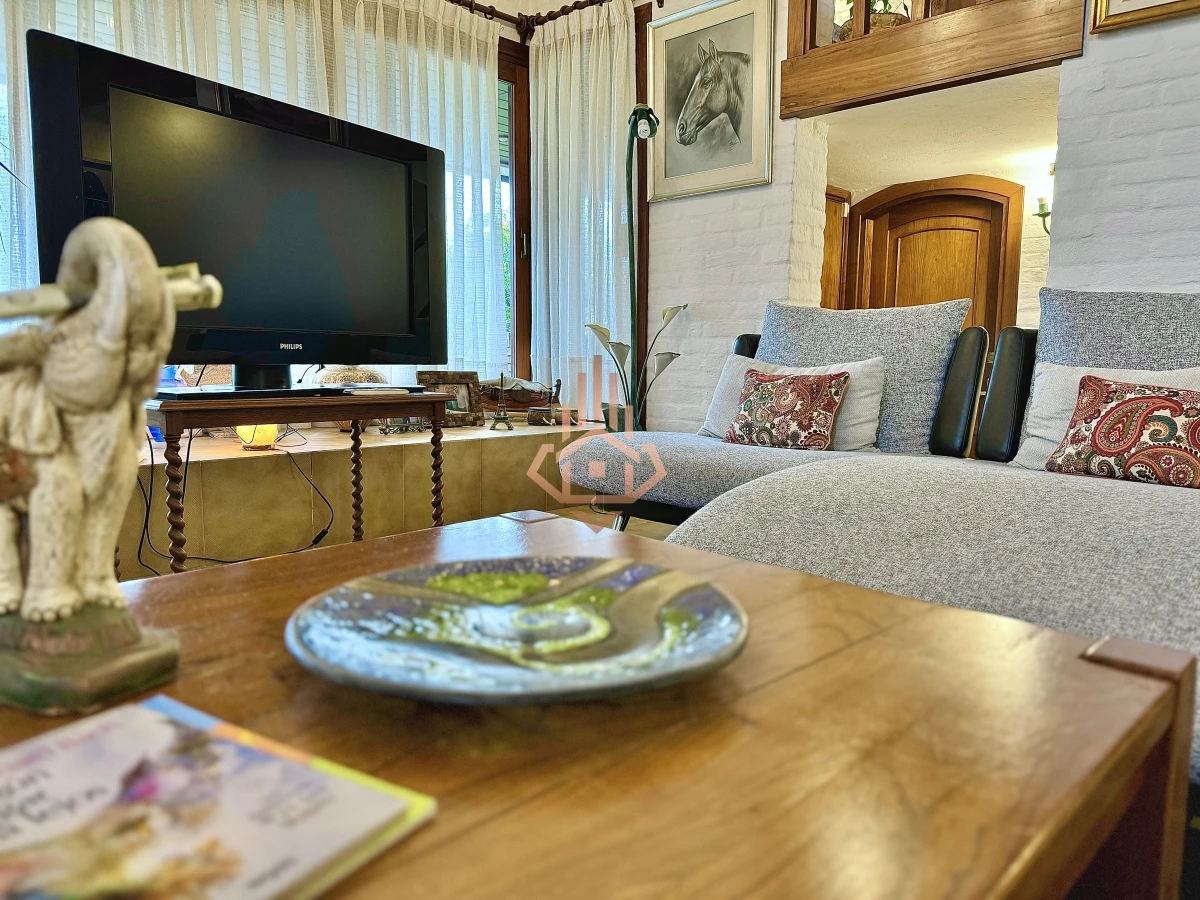 Casa, Venta 4 dormitorios mas dependencia, 2 master suite, Piscina, 1 cuadra de la playa Masa, Punta del Este.