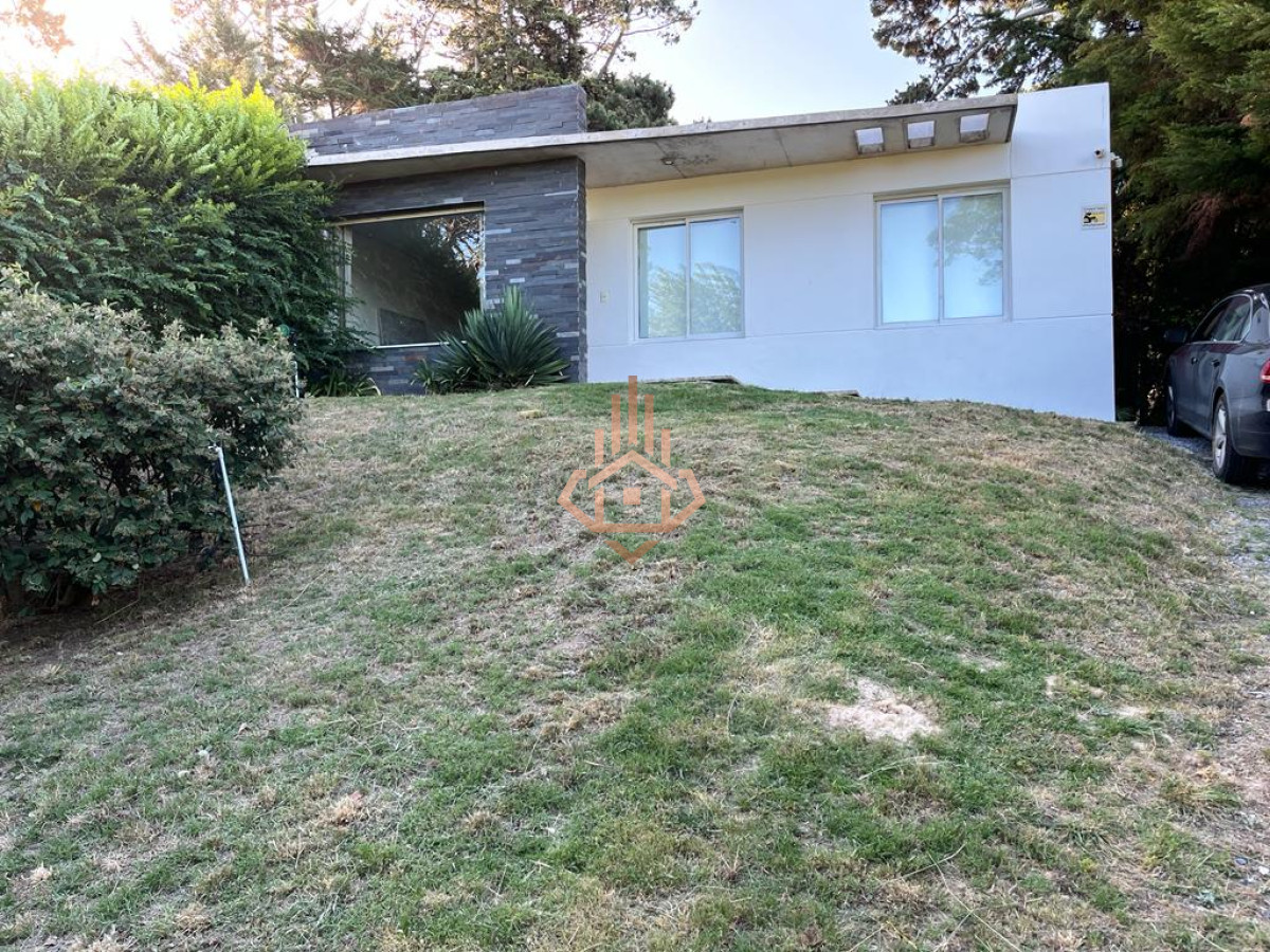Venta Casa de 3 dormitorios, 2 baÃ±os y en suite,  zona Colegios.
