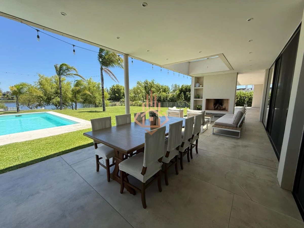 Venta de Espectacular Casa de 4 Dormitorios en Viñedos de la Tahona