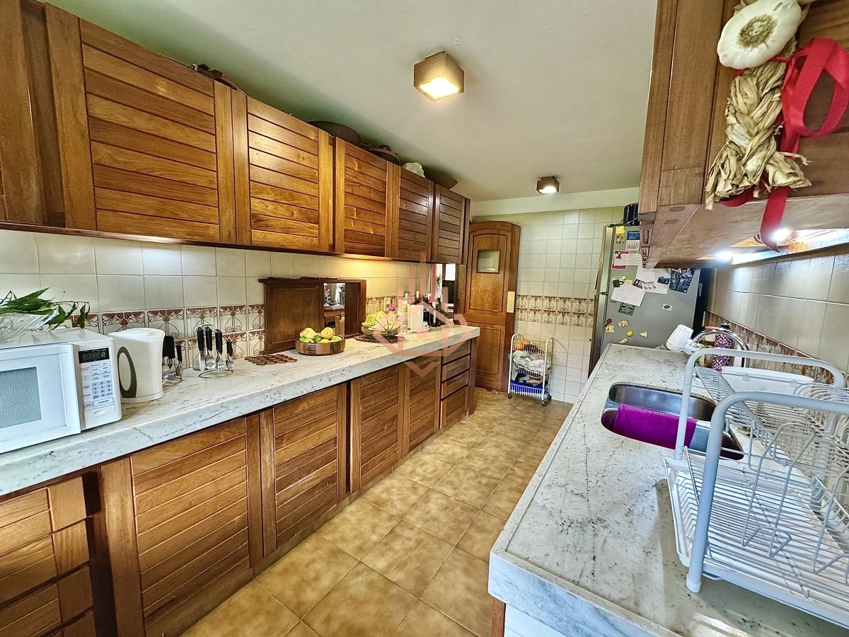 Casa, Venta 4 dormitorios mas dependencia, 2 master suite, Piscina, 1 cuadra de la playa Masa, Punta del Este.