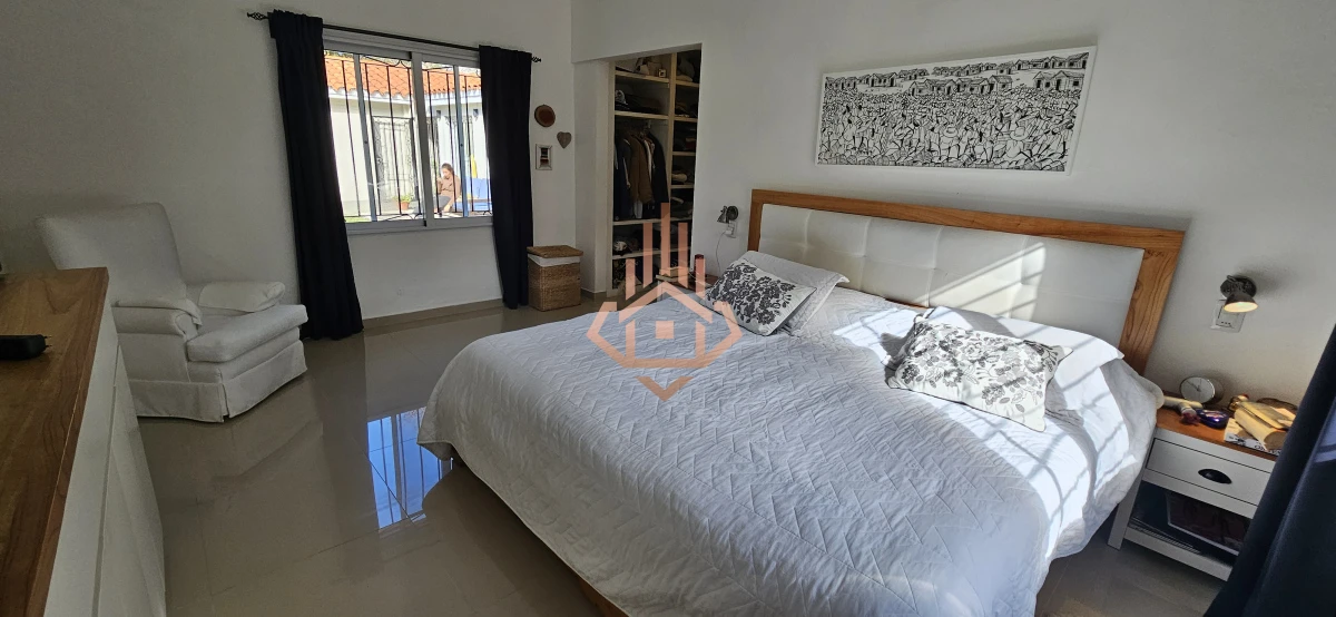 Se Alquila en Country Casa de 5 Cuartos y 4 Baños