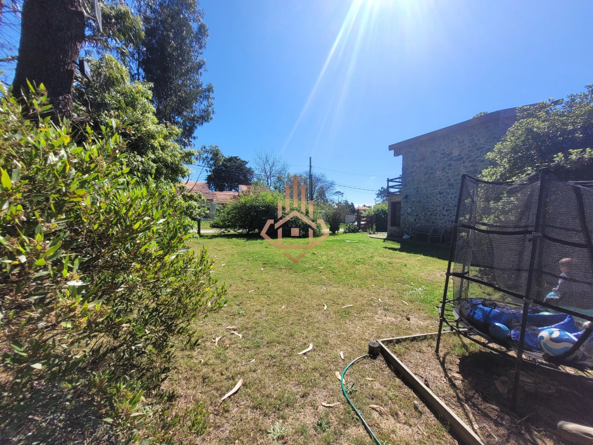 Venta de casa en Pinares terreno esquinero con gran potencial