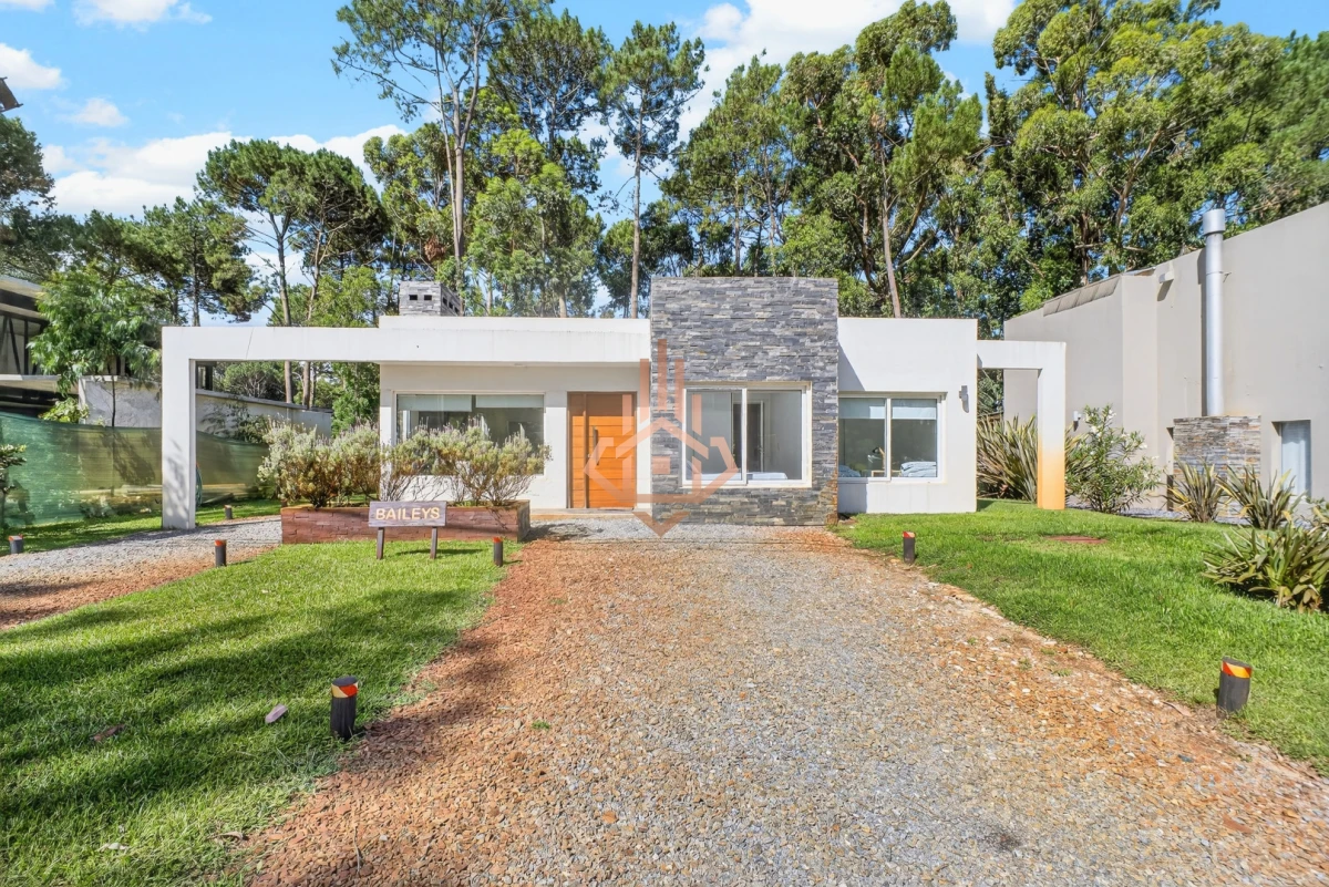 Casa en venta Complejo Solanas terreno amplio excelente distribución