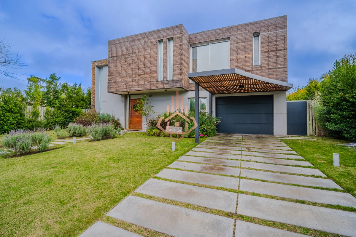 Casa de 4 dormitorios en Barrio Privado La Residence