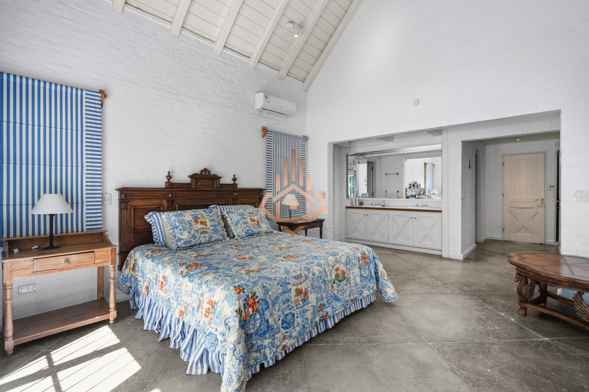 Venta de casa de lujo “La Esmeralda” Pinares, Parque Burnett