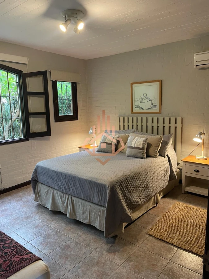 Casa en venta  alquiler 4 dormitorios, 2 dormitorios en suite. Piscina amplio JardÃ­n Barrio Marly