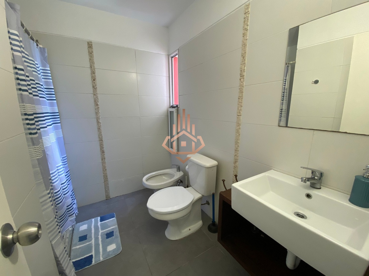 Venta Casa de 3 dormitorios, 2 baÃ±os y en suite,  zona Colegios.