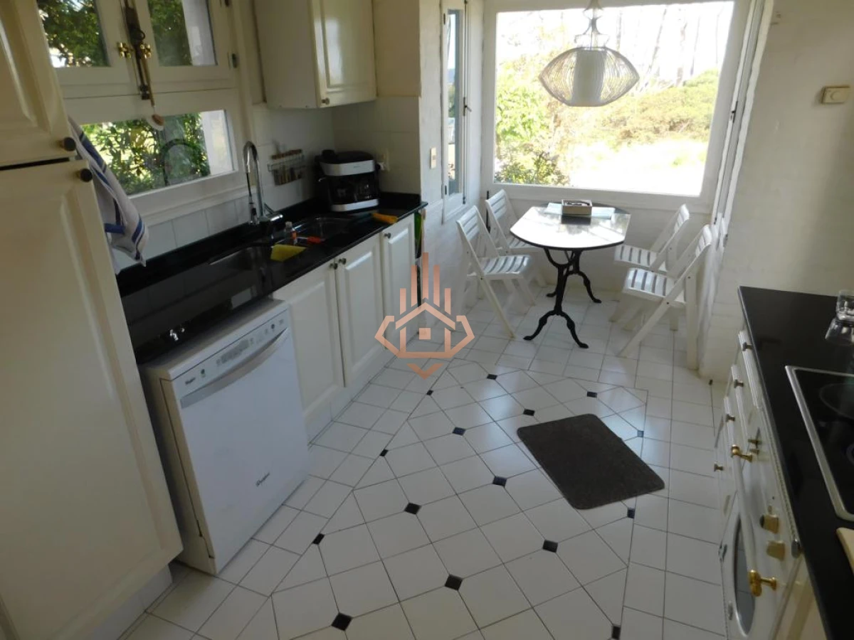 Casa en Montoya de 4 dormitorios y piscina, A pasos del Mar