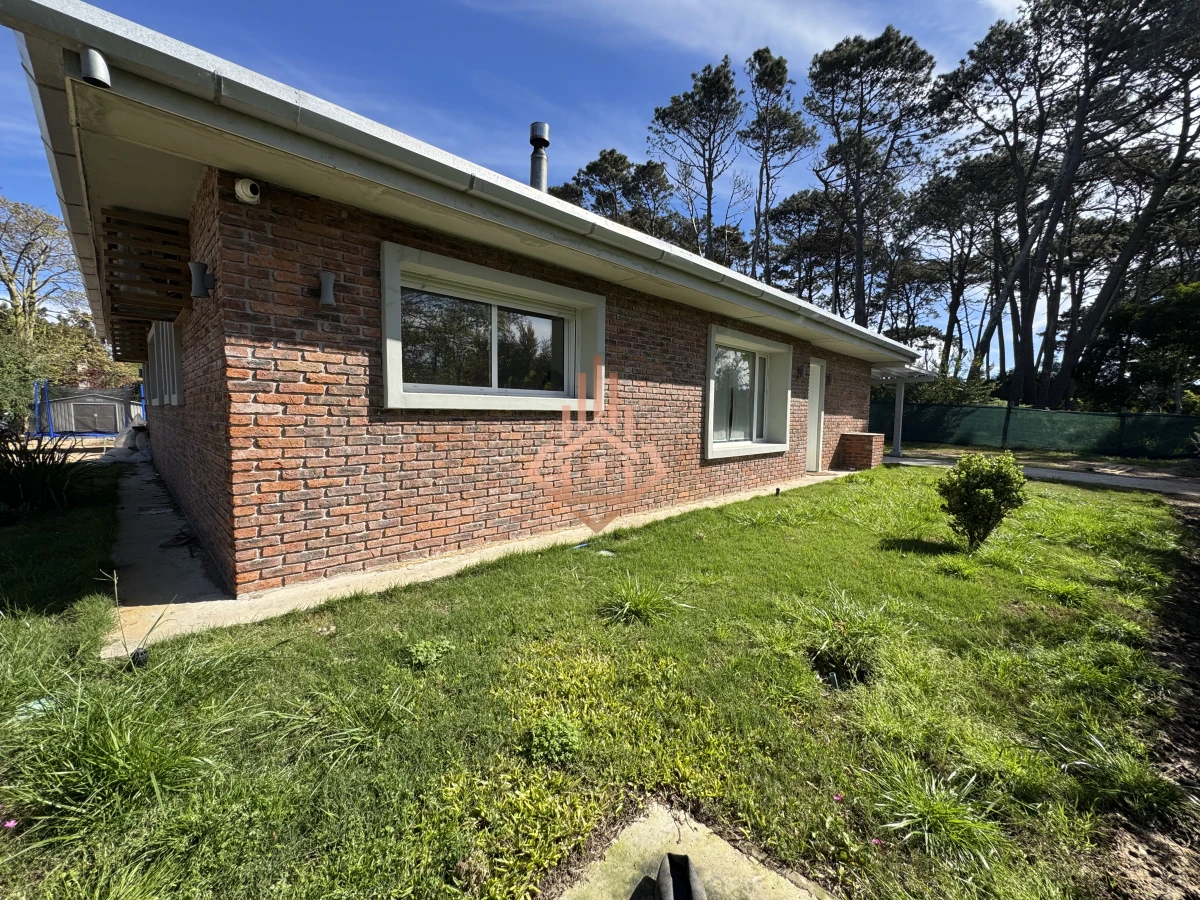 Alquiler de Temporada casa de 3 dormitorios en Punta del Este con Pisicna,