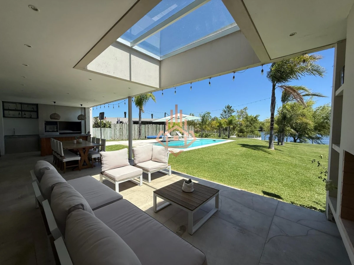 Venta de Espectacular Casa de 4 Dormitorios en Viñedos de la Tahona