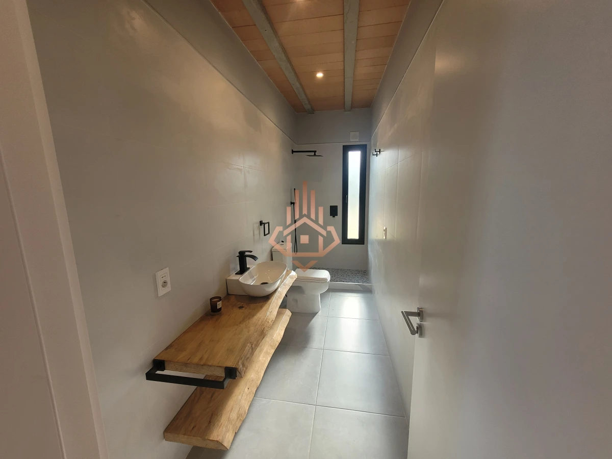 Casa en venta en Club del Lago. Punta Ballena. A estrenar, construcción tradicional