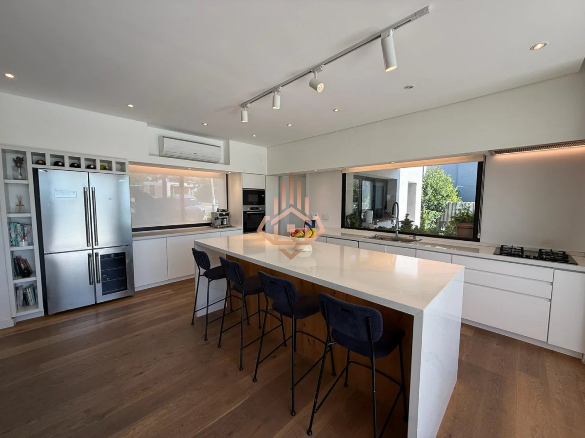 Venta de Espectacular Casa de 4 Dormitorios en Viñedos de la Tahona