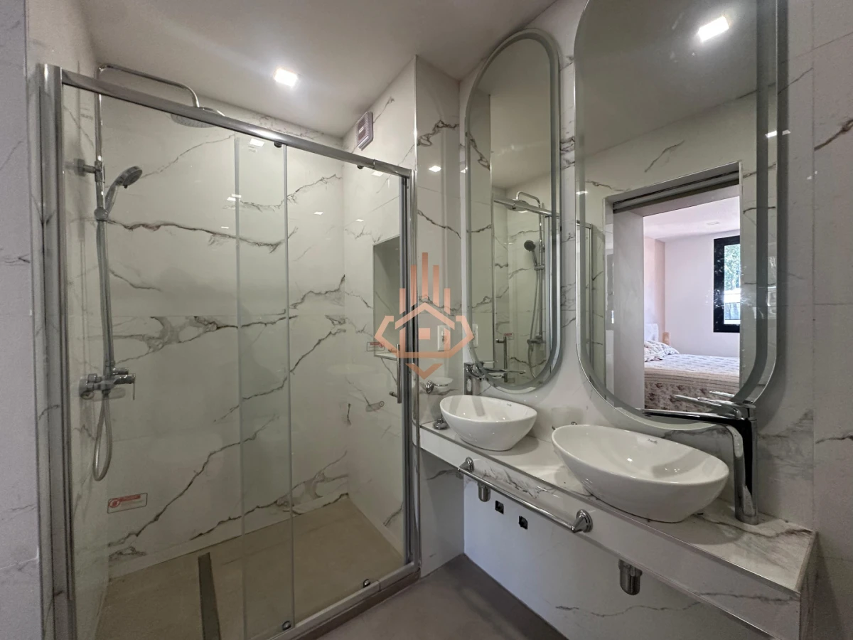 Residencia de Lujo en Barrio Privado de Solanas: Confort, Privacidad y Estilo Todo el Año