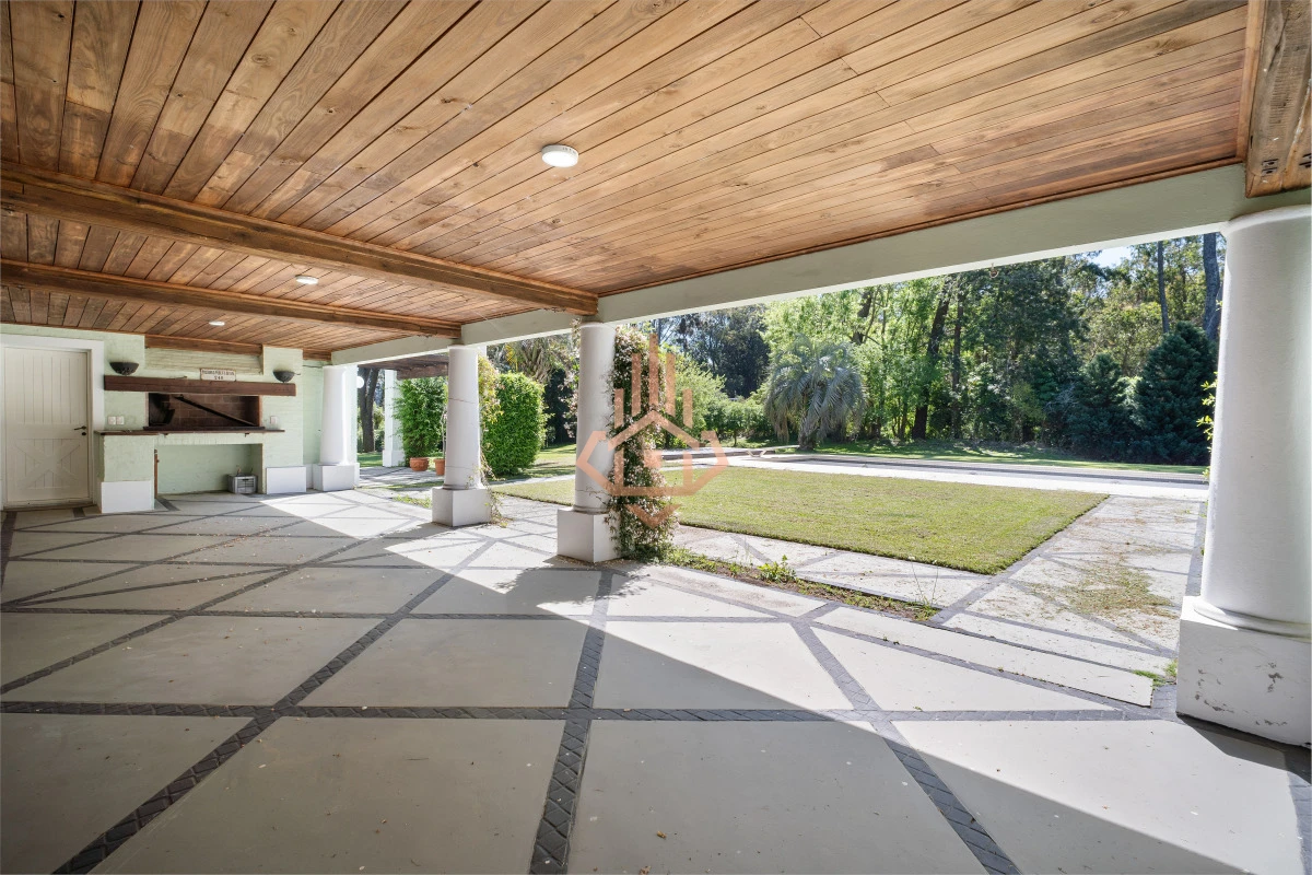 Venta de casa de lujo “La Esmeralda” Pinares, Parque Burnett