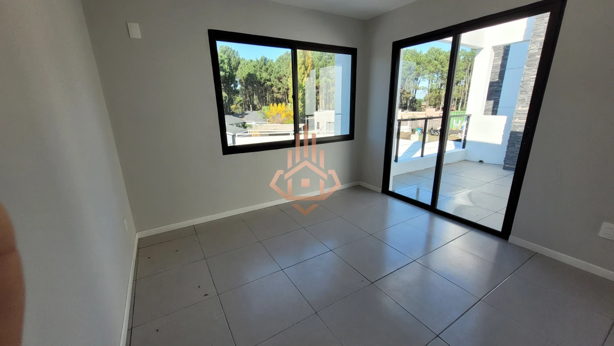 Venta Casa en pozo en barrio Burnett. Punta del Este C.Tradicional