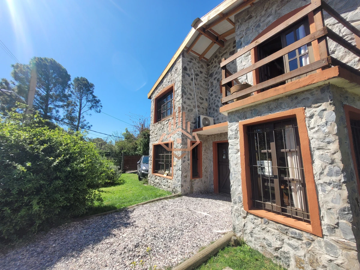 Venta de casa en Pinares terreno esquinero con gran potencial
