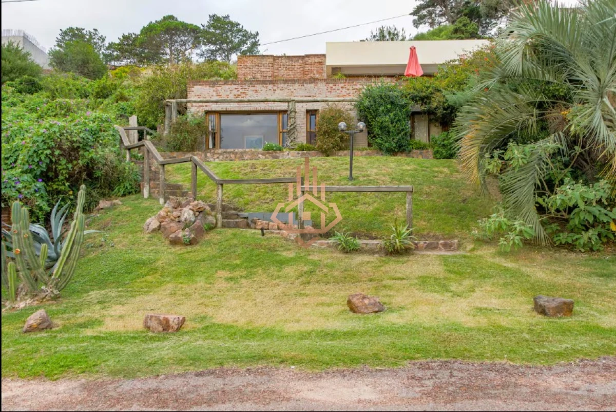 Alquiler de temporada - Casa en Punta Ballena con vista a la bahía de Portezuelo