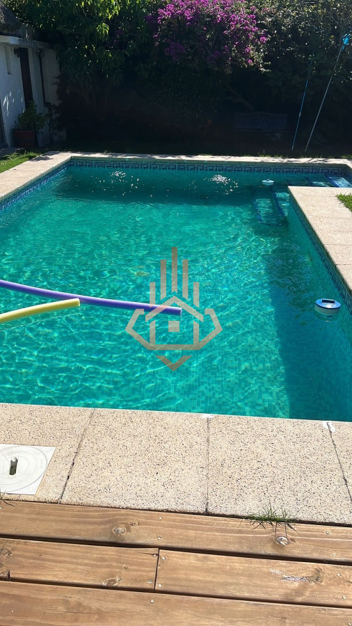 Alquiler Anual casa 4 dormitorio y piscina en Pinares.