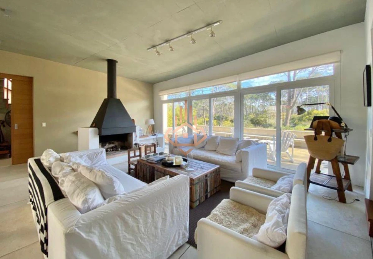 Se Vende espectacular casa en Barrio Privado de 5 dormitorios mas dependencia - Foto 5