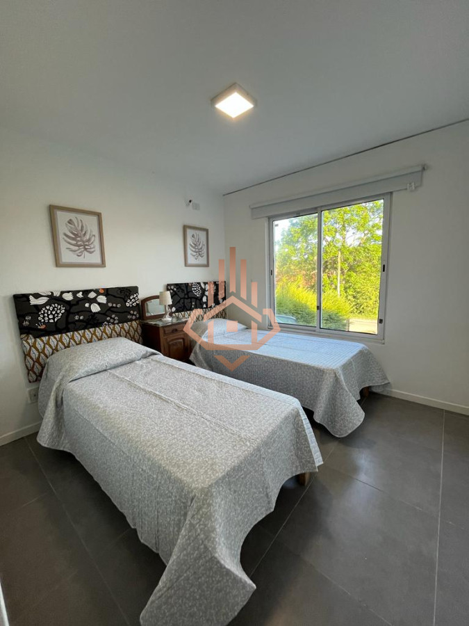 Venta Casa de 3 dormitorios, 2 baÃ±os y en suite,  zona Colegios.