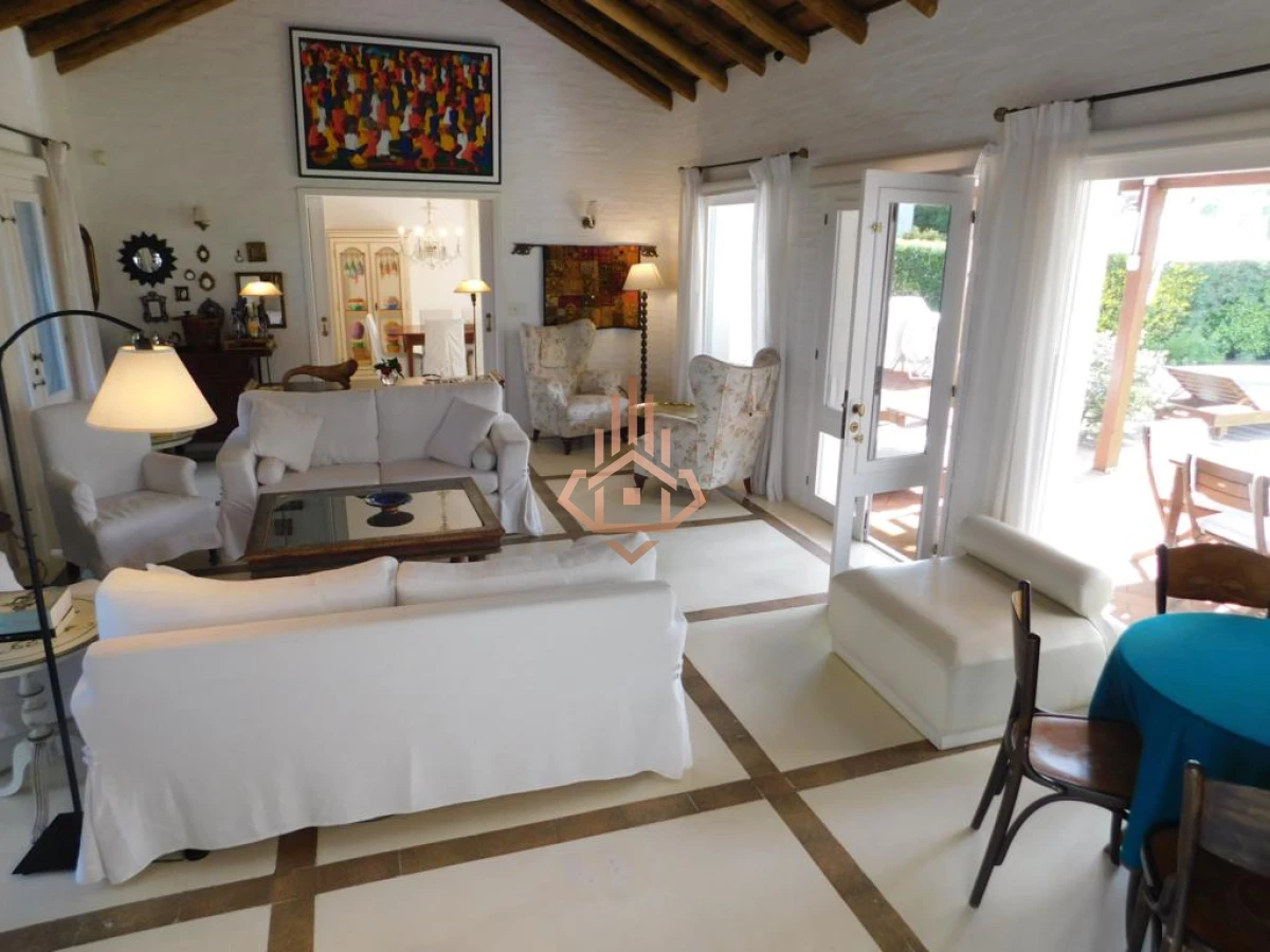 Casa en Montoya de 4 dormitorios y piscina, A pasos del Mar