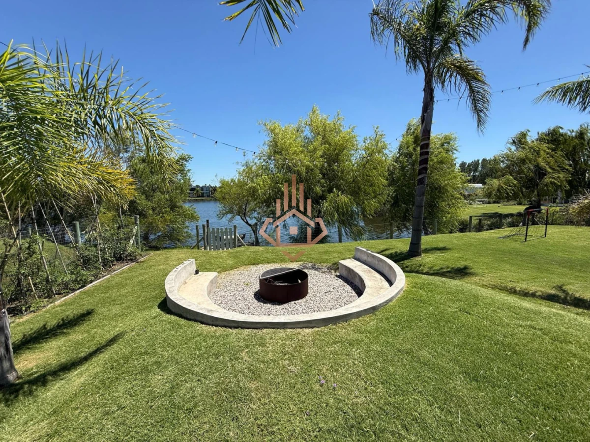 Venta de Espectacular Casa de 4 Dormitorios en Viñedos de la Tahona