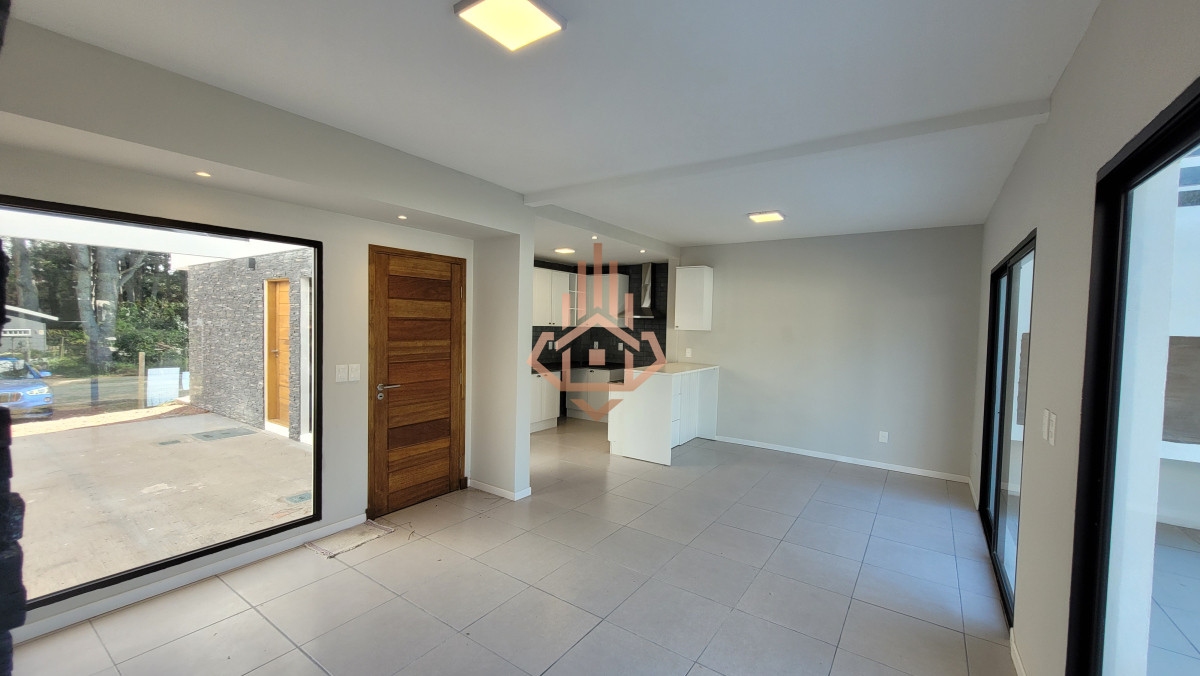Venta Casa en pozo en barrio Burnett. Punta del Este C.Tradicional