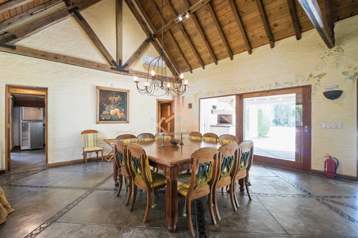 Venta de casa de lujo “La Esmeralda” Pinares, Parque Burnett