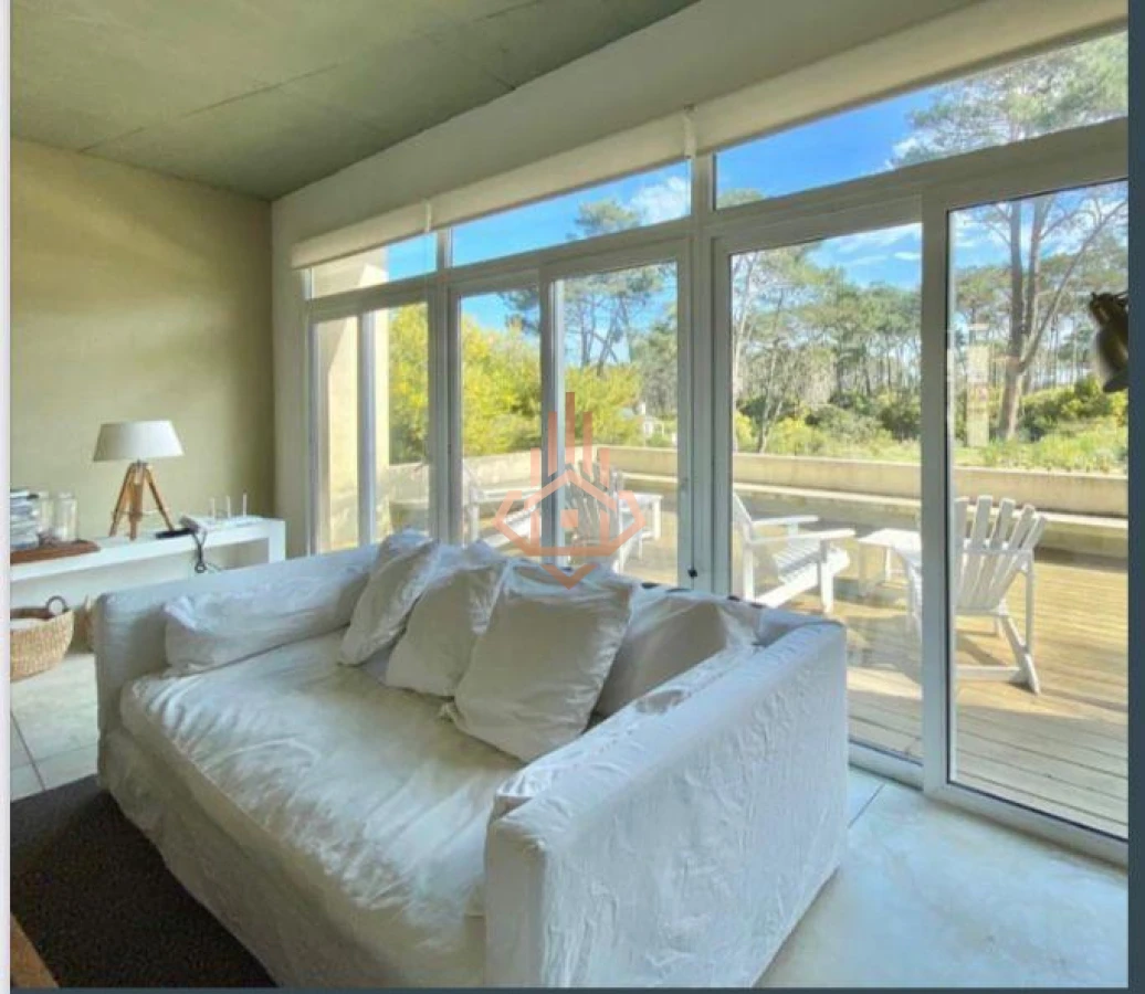 Se Vende espectacular casa en Barrio Privado de 5 dormitorios mas dependencia - Foto 4