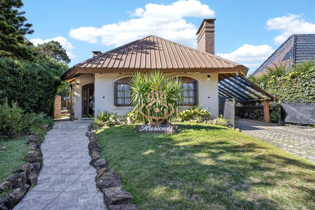 Casa En Venta De 5 Dormitorios , Dependencia