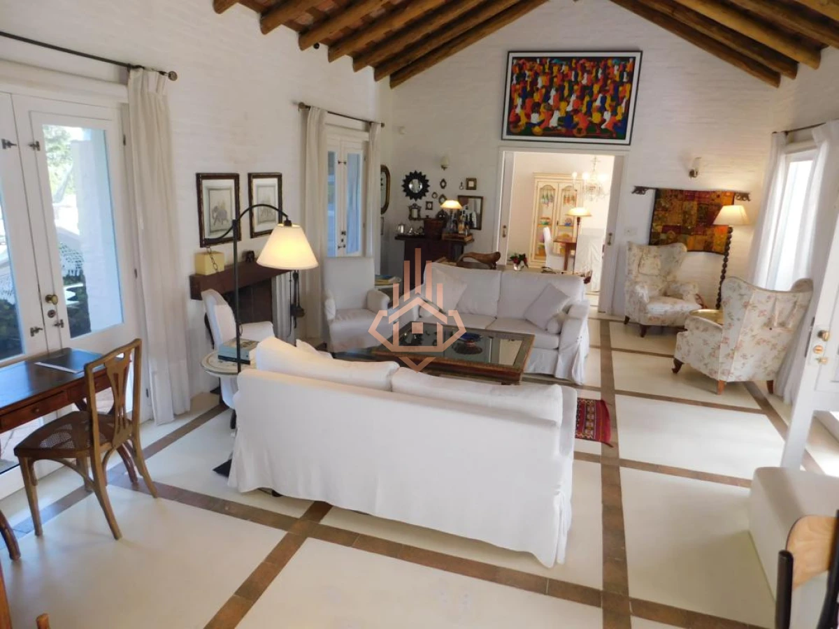 Casa en Montoya de 4 dormitorios y piscina, A pasos del Mar