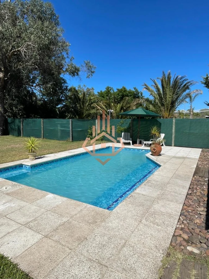 Casa en venta  alquiler 4 dormitorios, 2 dormitorios en suite. Piscina amplio JardÃ­n Barrio Marly