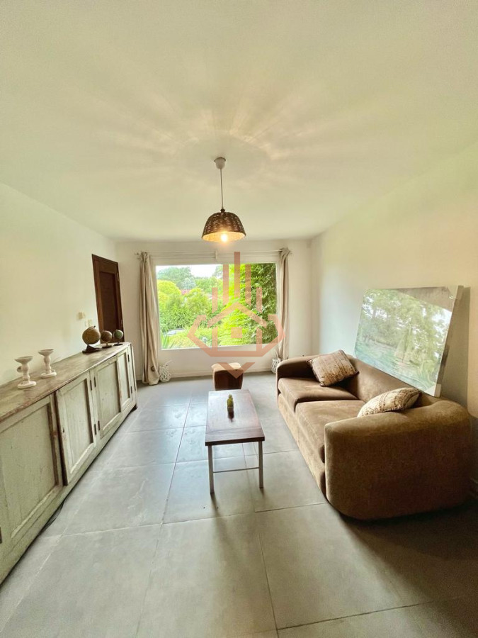 Venta Casa de 3 dormitorios, 2 baÃ±os y en suite,  zona Colegios.