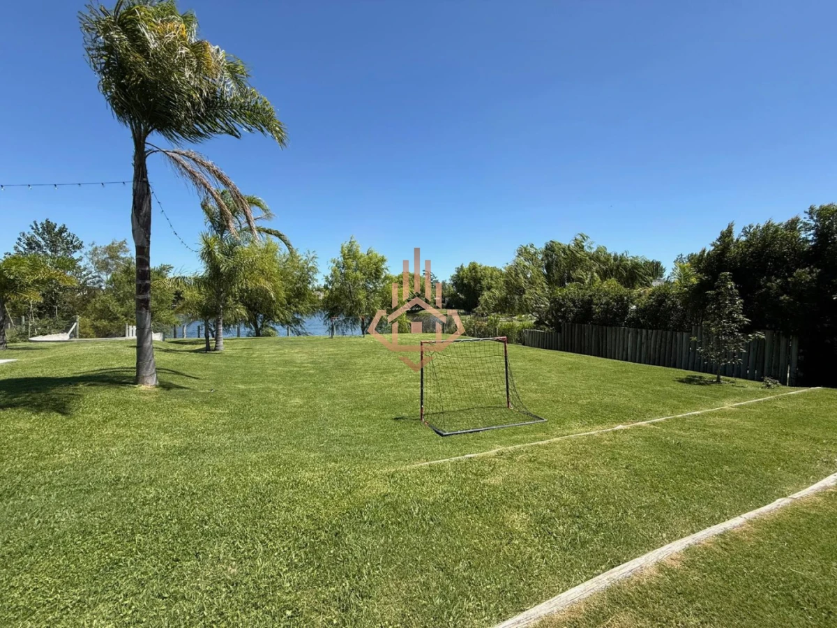 Venta de Espectacular Casa de 4 Dormitorios en Viñedos de la Tahona