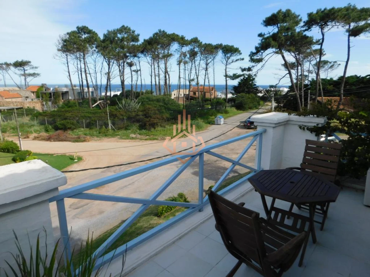 Casa en Montoya de 4 dormitorios y piscina, A pasos del Mar