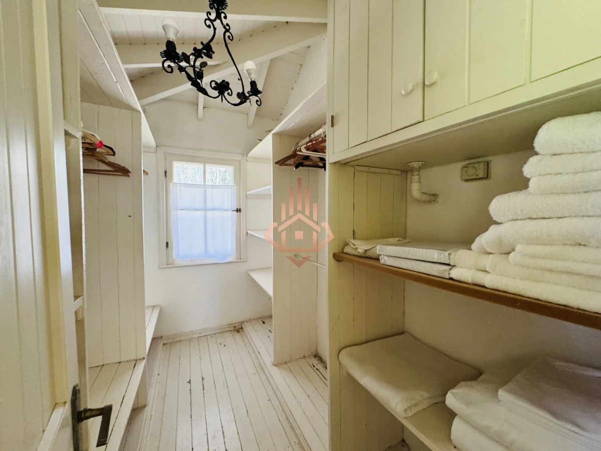 Venta casa en Barrio Privado de 5 dormitorios.