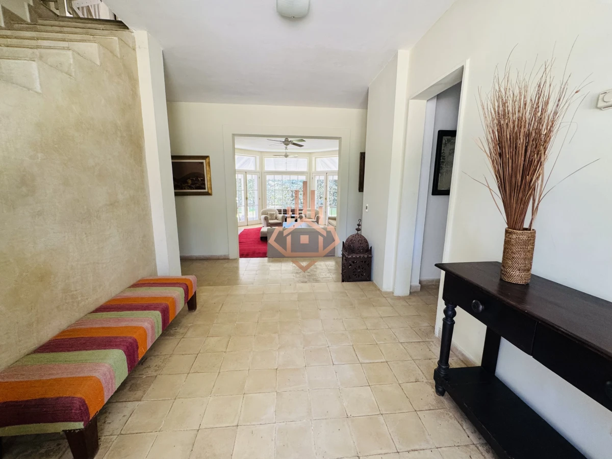 Venta casa en Barrio Privado de 5 dormitorios.