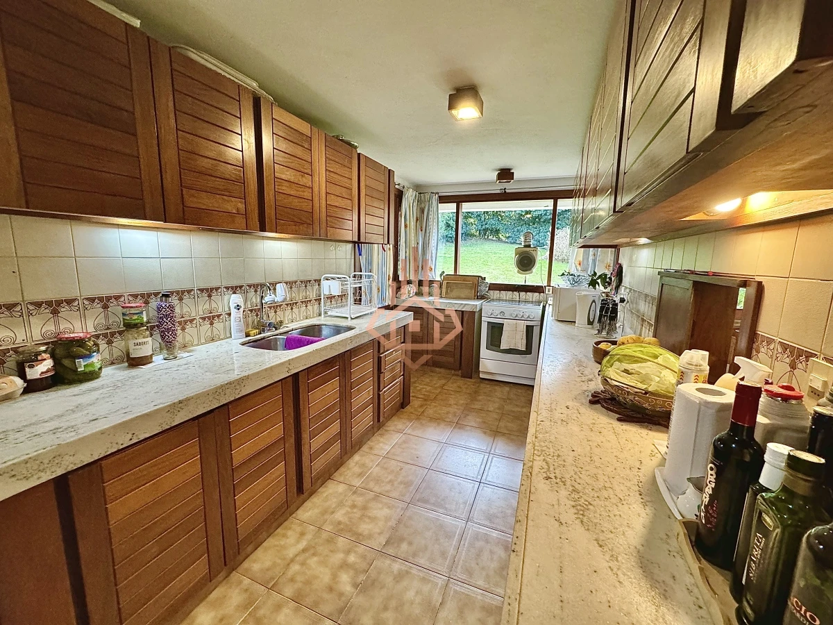 Casa, Venta 4 dormitorios mas dependencia, 2 master suite, Piscina, 1 cuadra de la playa Masa, Punta del Este.