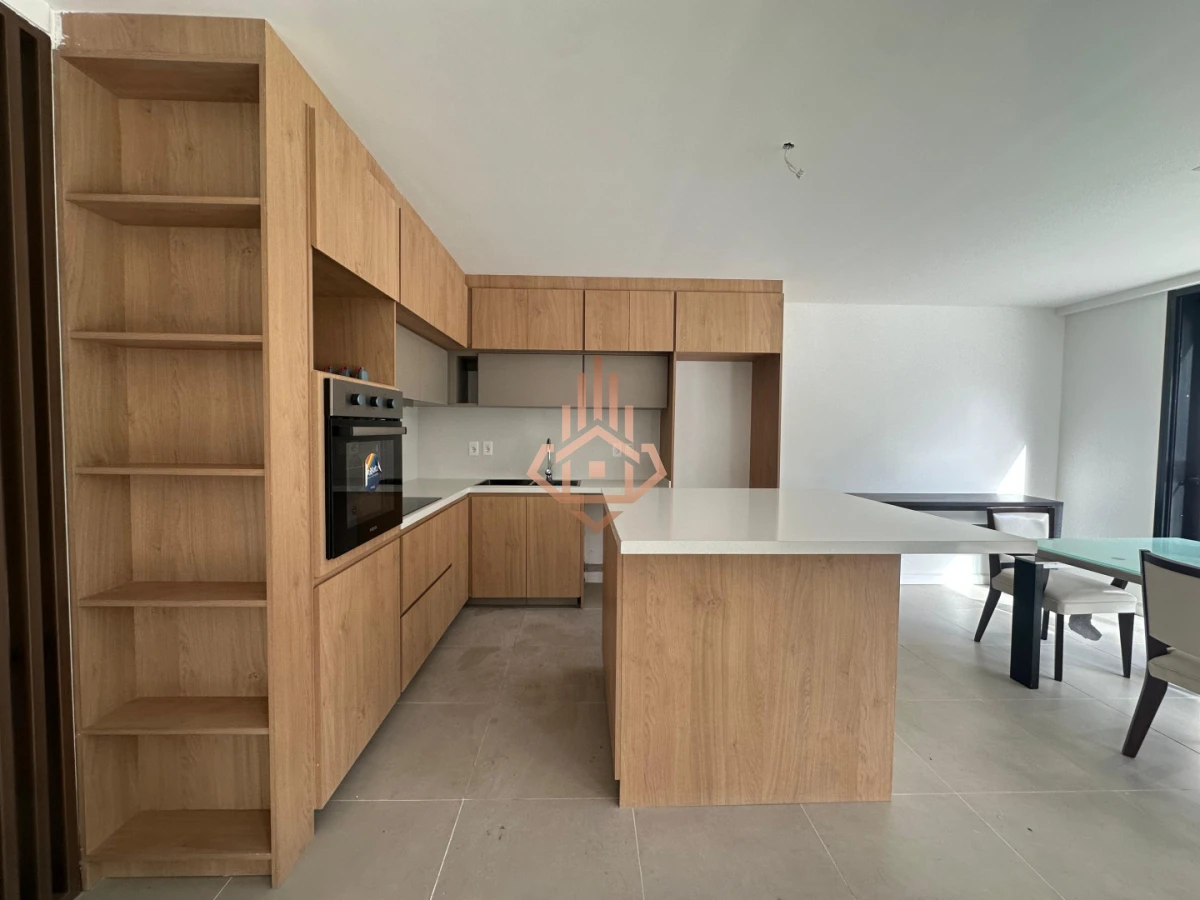 Residencia de Lujo en Barrio Privado de Solanas: Confort, Privacidad y Estilo Todo el Año