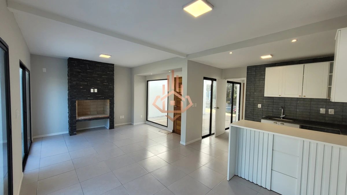 venta casa a estrenar en barrio burnett. punta del este c.tradicional  - lux71c