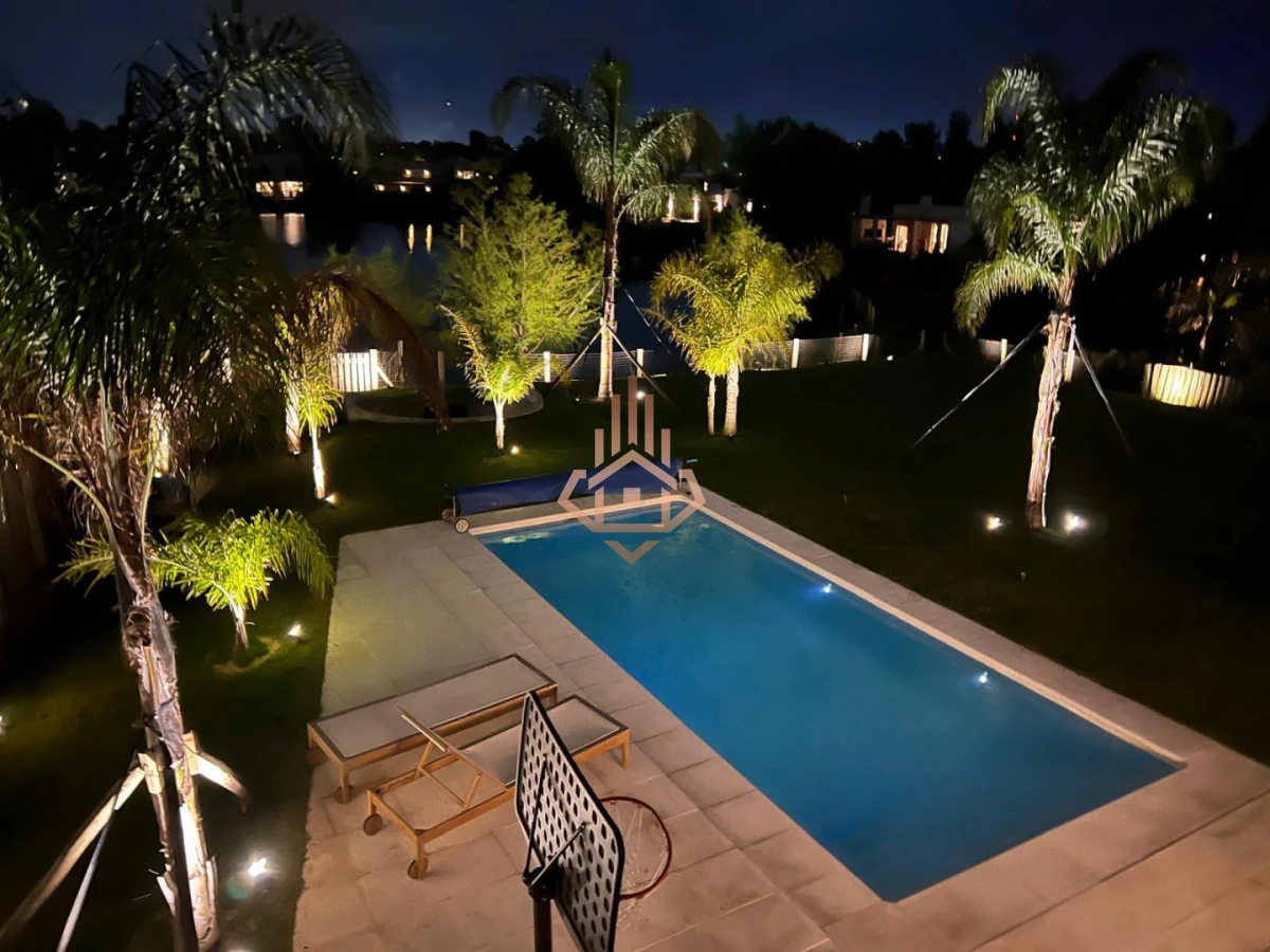 Venta de Espectacular Casa de 4 Dormitorios en Viñedos de la Tahona