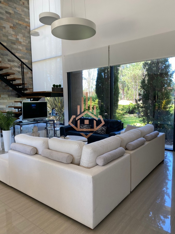 Casa Luxury en Barrio privado 4 dormitorios + Piscina