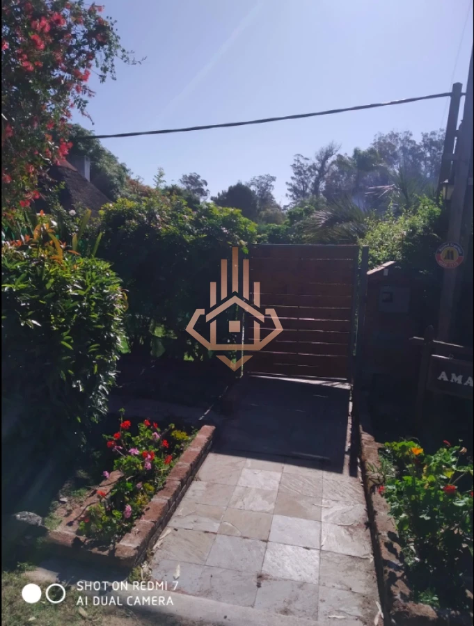 Casa en Pinares - 4 dormitorios y dependencia