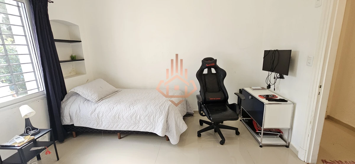 Se Alquila en Country Casa de 5 Cuartos y 4 Baños